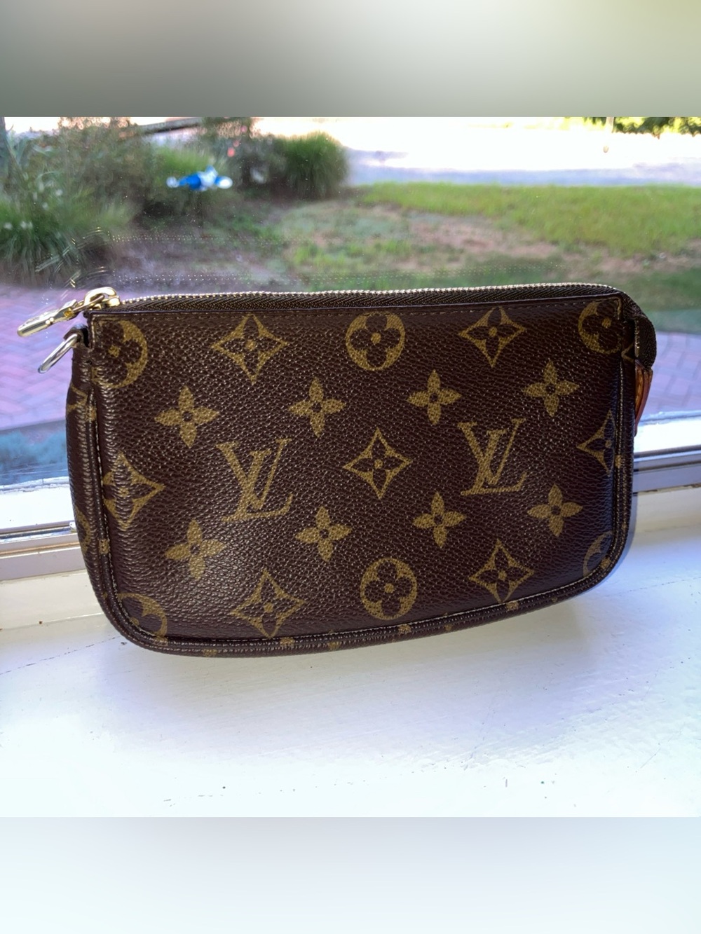 Louis Vuitton Monogram Canvas Petit Bucket Pochette Pouch